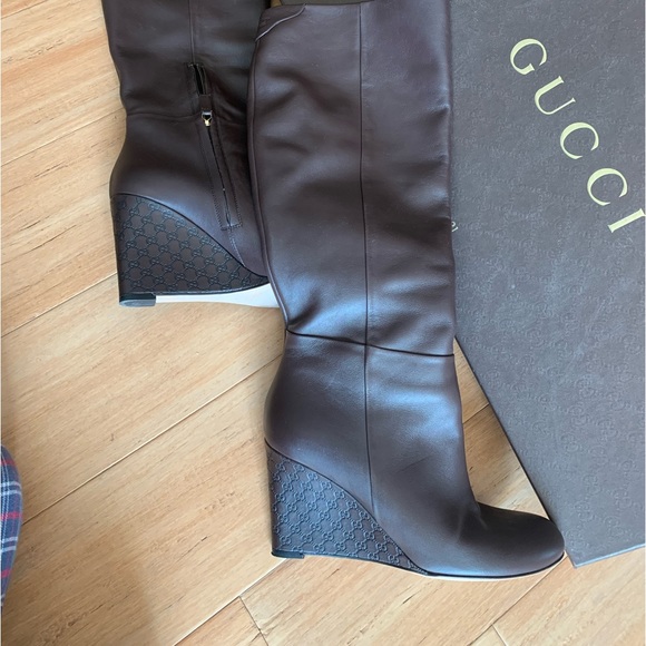 Brown Gucci knee length boots - Picture 2 of 4